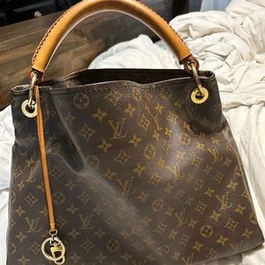 Louis Vuitton Artsy MM